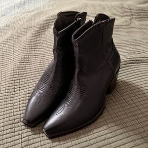 Tecovas Black Ankle Boots Sleek and Stylish